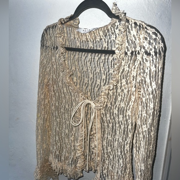 Lace top with tie front - Picture 1 of 4